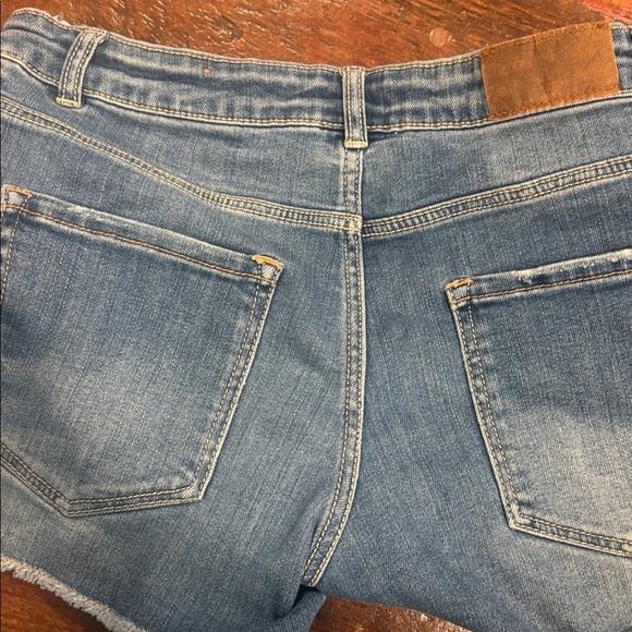 Zara Classic Blue Jean Shorts - Picture 3 of 3